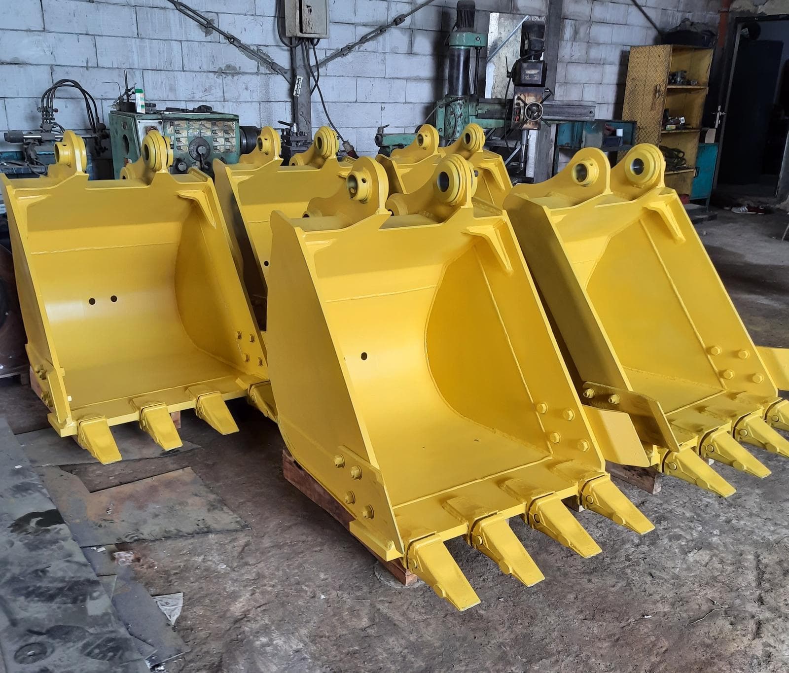 Excavator buckets