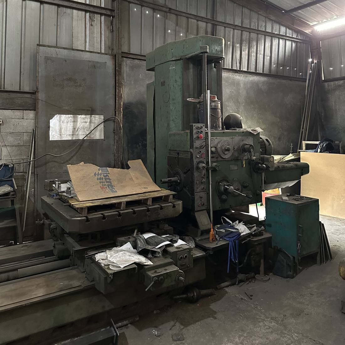Horizontal boring and milling machine